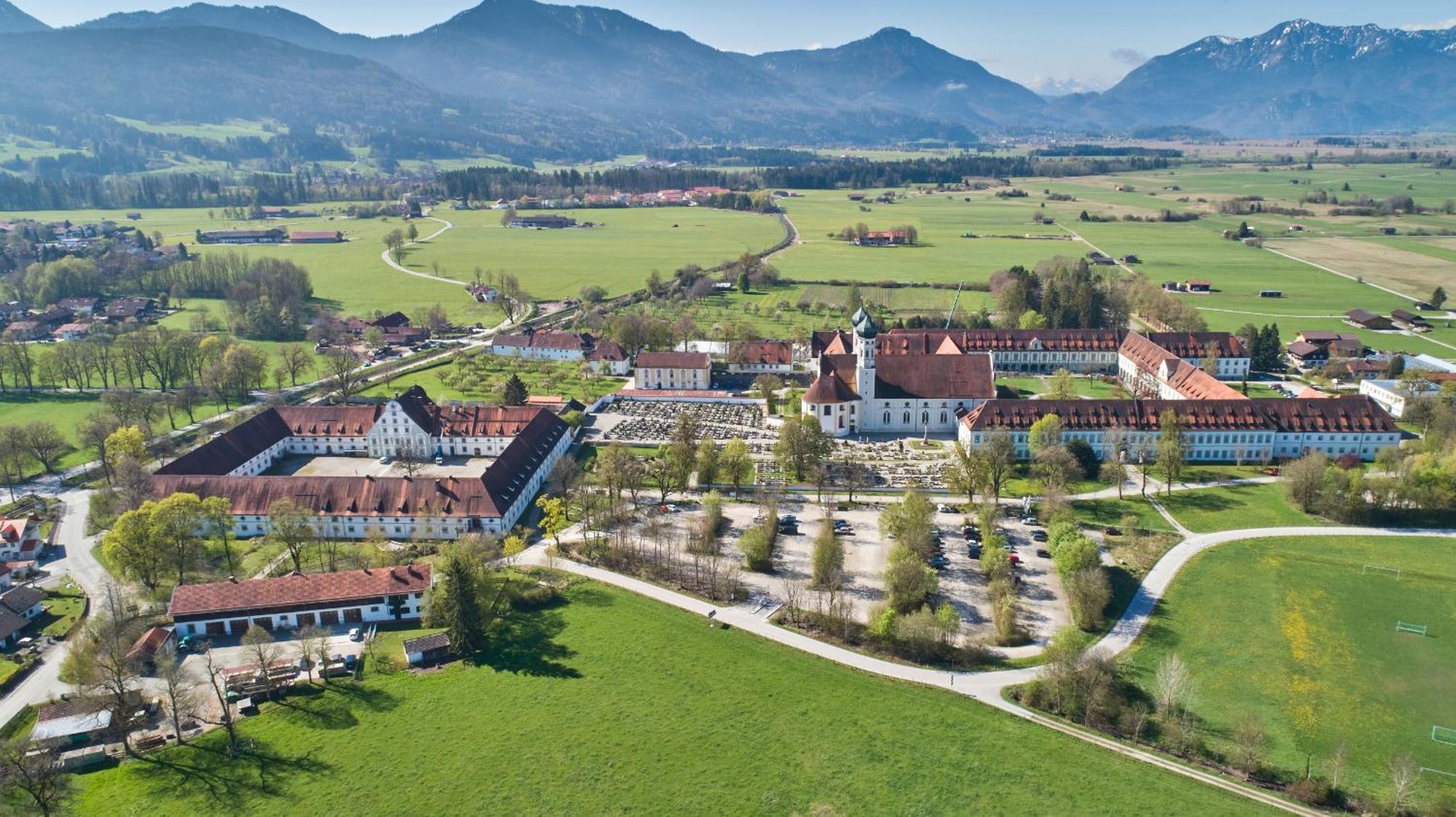 Hotel Zentrum Fuer Umwelt Und Kultur - Gaestehaus Und Jugendbildungseinrichtung Im Maierhof à Benediktbeuern Extérieur photo