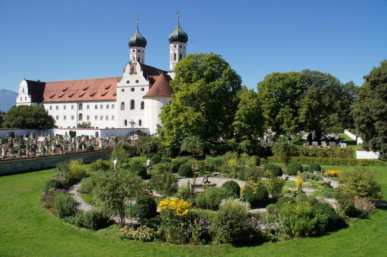 Hotel Zentrum Fuer Umwelt Und Kultur - Gaestehaus Und Jugendbildungseinrichtung Im Maierhof à Benediktbeuern Extérieur photo